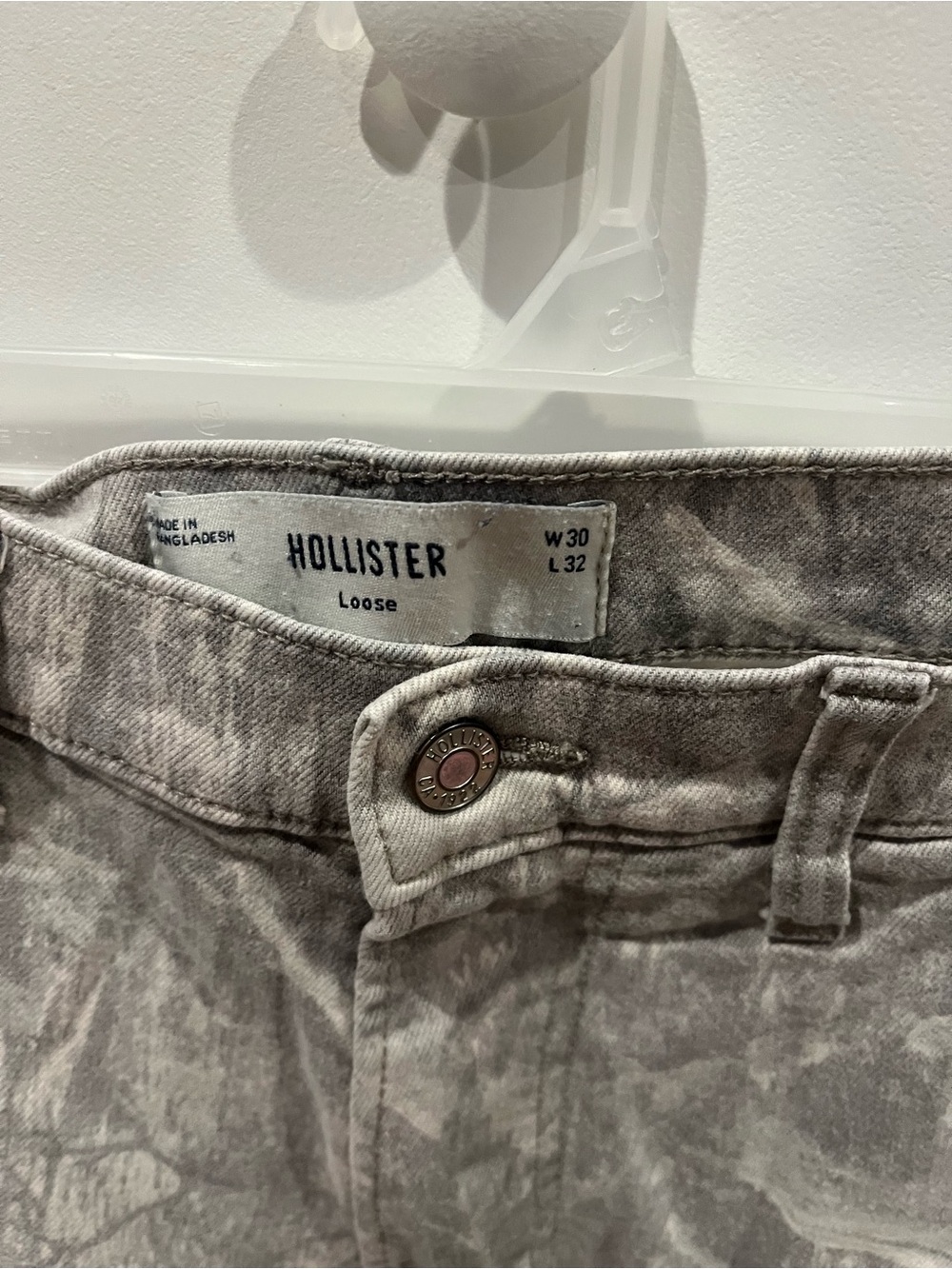 Hollister Men’s Loose Fit Light Gray Washed Jeans